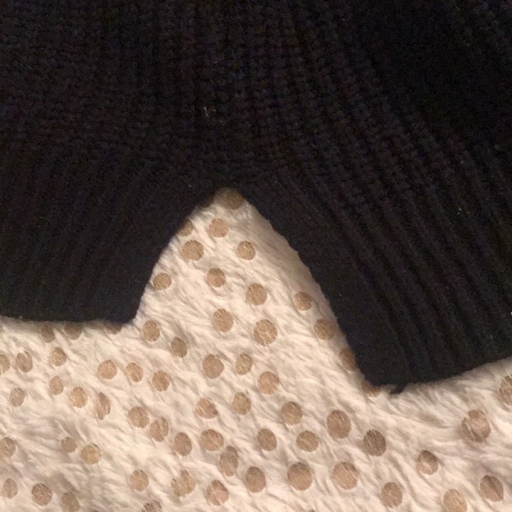 Black sweater - Picture 4 of 4